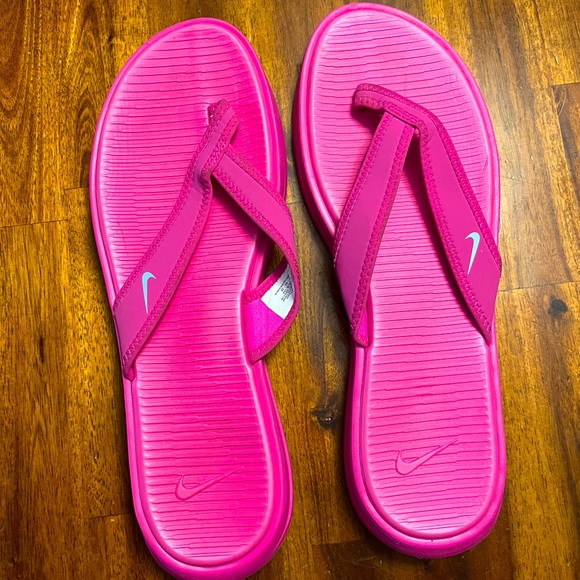 Nike flip flops, size 11. Never worn - Picture 1 of 1